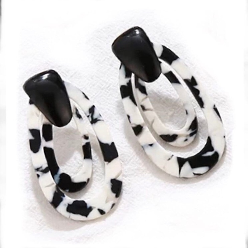 NEW - 2.5” Double Oval Black and White Acrylic Post Fashion Earrings
